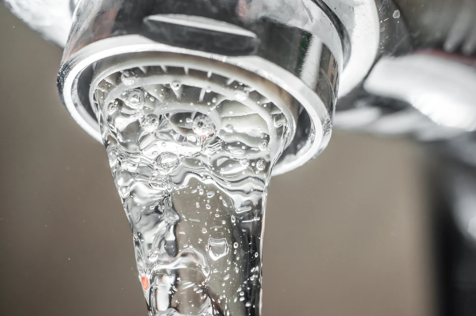 Élément chauffant pour chauffe-eau électrique, usé et recouvert de calcaire